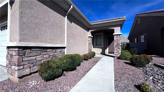 Detail Gallery Image 4 of 24 For 19460 Tor Hill, Apple Valley,  CA 92308 - 2 Beds | 2 Baths