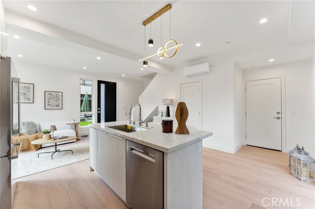 Detail Gallery Image 57 of 70 For 3932 S Minerva Ave, Los Angeles,  CA 90066 - 6 Beds | 6/1 Baths