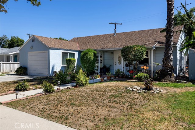 17600 Runnymede Street, Lake Balboa CA: https://media.crmls.org/medias/cb127853-9646-493c-9f6f-25b5404d5126.jpg