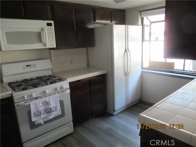 Detail Gallery Image 5 of 17 For 2220 E Chapman #51,  Fullerton,  CA 92831 - 2 Beds | 1/1 Baths