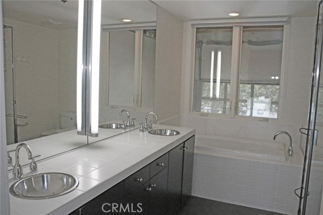 Detail Gallery Image 24 of 34 For 113 E City Place Dr, Santa Ana,  CA 92705 - 1 Beds | 2/1 Baths
