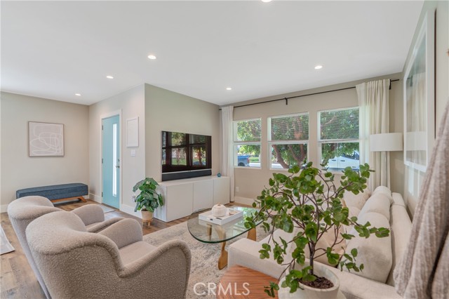 Detail Gallery Image 12 of 24 For 8034 Airlane Ave, Los Angeles,  CA 90045 - 4 Beds | 3 Baths