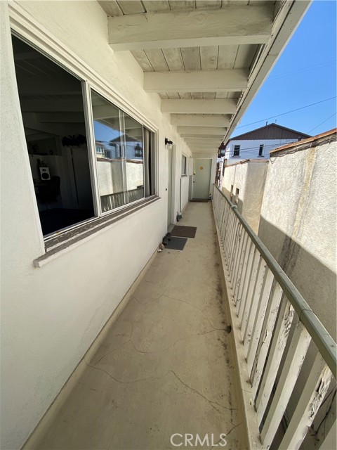 135 28th Street, Hermosa Beach CA: https://media.crmls.org/medias/cb13f4f8-a70e-460c-a81d-0a4018c125b1.jpg