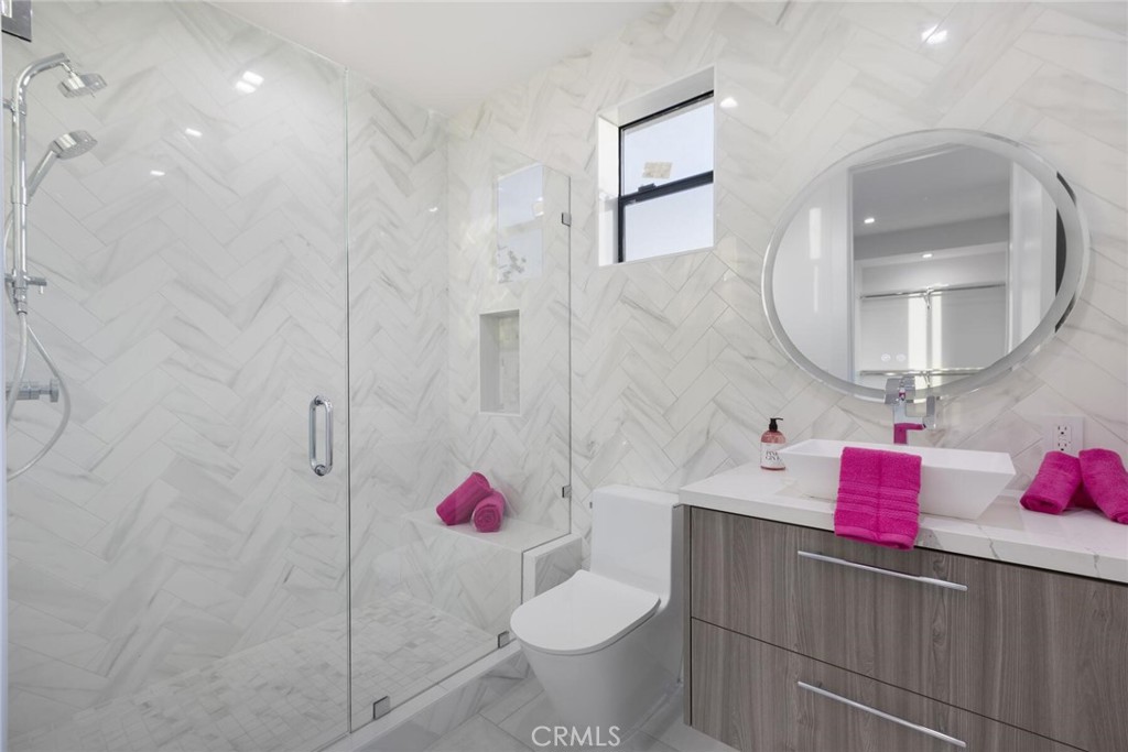 https://media.crmls.org/medias/cb1506bd-49b3-4871-b552-a23e07935946.jpg?preset=X-Large
