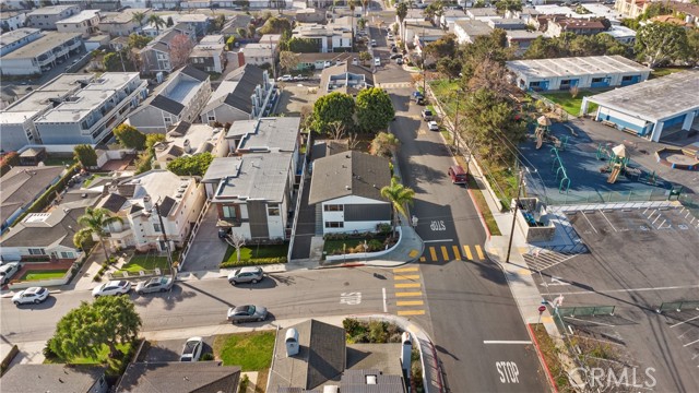 1400 15th Street, Manhattan Beach, California 90266, ,Residential Income,For Sale,15th,PW25034625