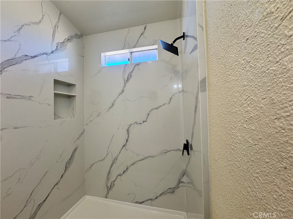 https://media.crmls.org/medias/cb15b840-72d3-4921-aeda-70cbe54c4ff9.jpg?preset=X-Large