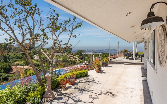 2 El Concho Lane, Rolling Hills CA: https://media.crmls.org/medias/cb162b70-8278-4a19-aa62-54b606a02994.jpg