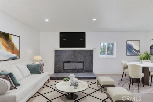 Detail Gallery Image 4 of 38 For 1666 Arapahoe St, South Lake Tahoe,  CA 96150 - 4 Beds | 2 Baths