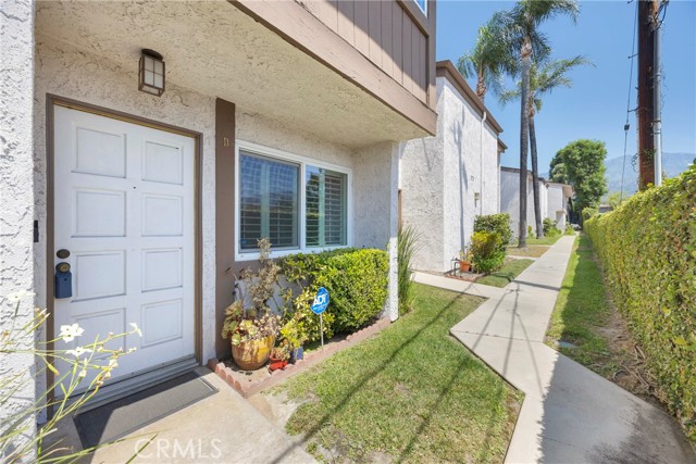 1047 E Huntington Drive, Monrovia CA: https://media.crmls.org/medias/cb170a67-5294-480e-b515-adc8842056f8.jpg