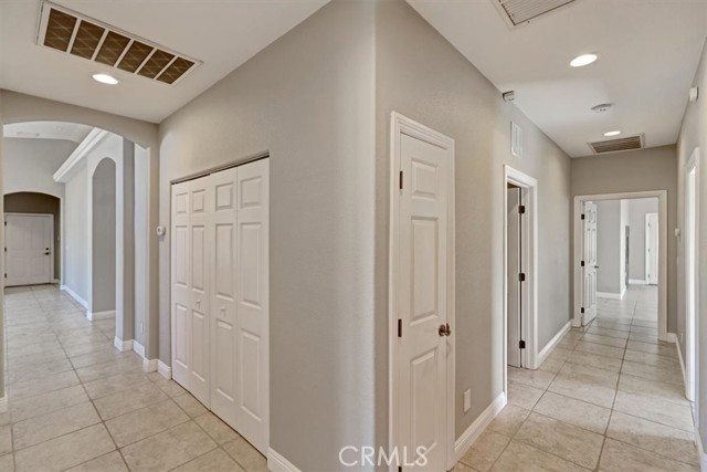 Detail Gallery Image 14 of 49 For 9269 Daisy Rd, Oak Hills,  CA 92344 - 4 Beds | 2/1 Baths