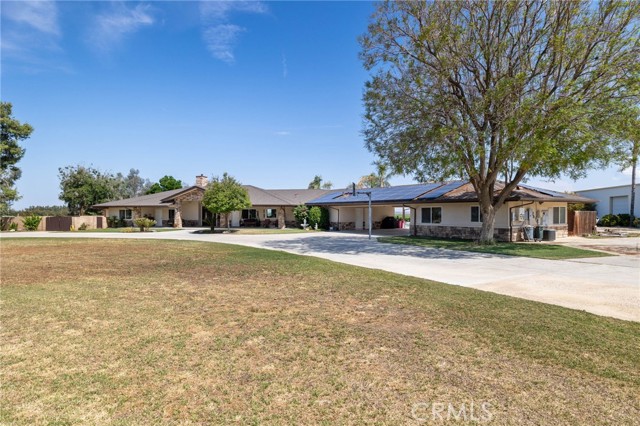 38792 Comanche Point Road, Arvin CA: https://media.crmls.org/medias/cb178fba-7ca4-43f7-a5cc-269eae84a207.jpg