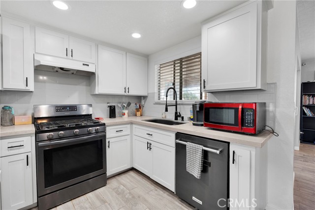 18064 Cajon Street, Hesperia CA: https://media.crmls.org/medias/cb17aa6c-55ec-4459-8e77-0d137e17b841.jpg