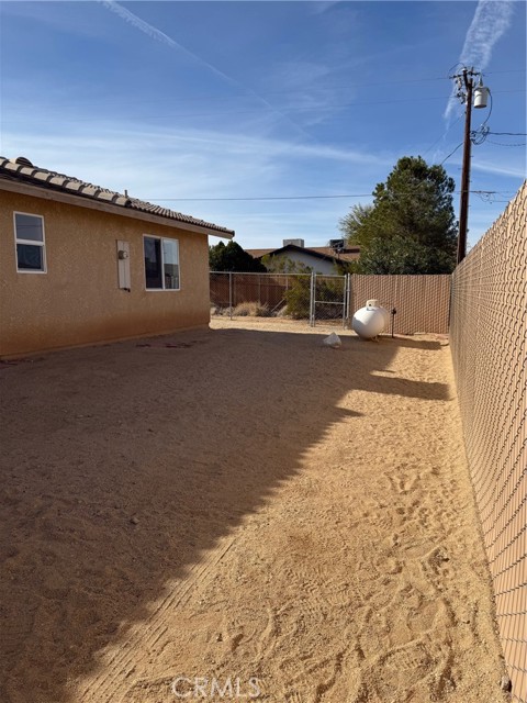 Detail Gallery Image 8 of 20 For 6650 Ivanpah Ave, Twentynine Palms,  CA 92277 - 3 Beds | 2 Baths