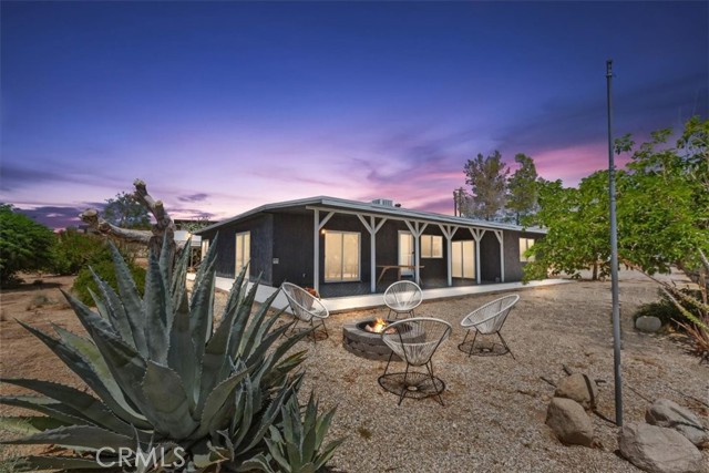 62171 Campanula Street, Joshua Tree CA: https://media.crmls.org/medias/cb18e426-359f-4bc0-9de3-383815640c4d.jpg