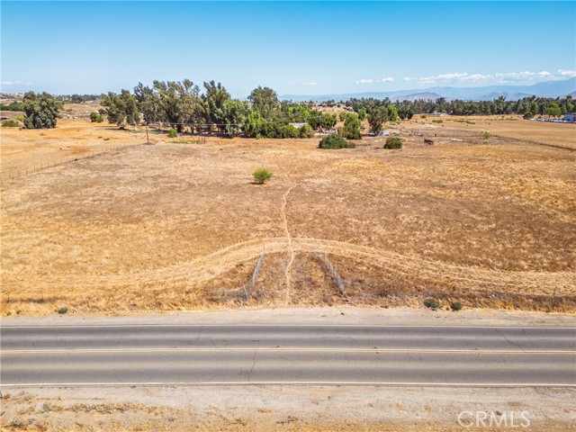 650 Mapes Road, Perris CA: https://media.crmls.org/medias/cb195521-3c5a-4dda-be14-6eb12c9f499b.jpg