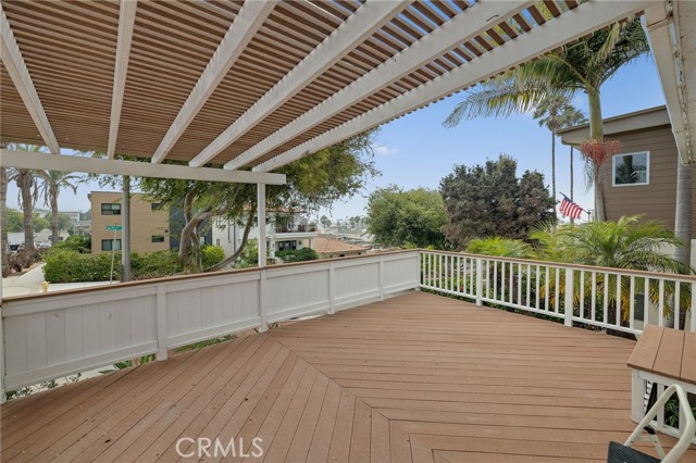 Detail Gallery Image 5 of 37 For 551 Avenue B, Redondo Beach,  CA 90277 - 3 Beds | 2/1 Baths