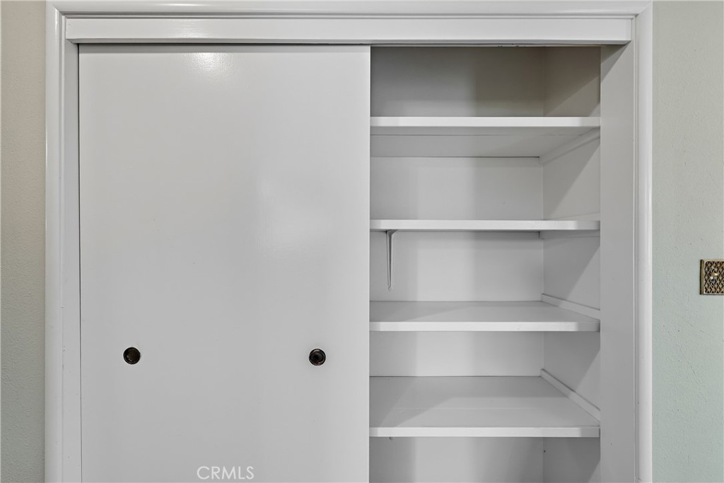 https://media.crmls.org/medias/cb1a531a-35b8-42f1-82c3-4b27497a7d42.jpg?preset=X-Large
