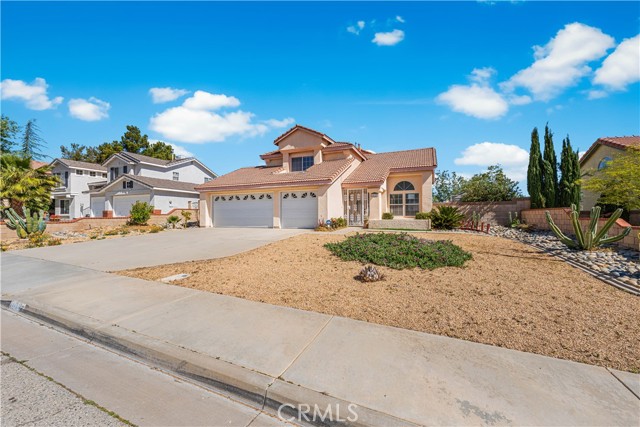 1215 Date Palm Drive, Palmdale CA: https://media.crmls.org/medias/cb1a994b-906a-4d65-868a-b80ad5bf26c1.jpg