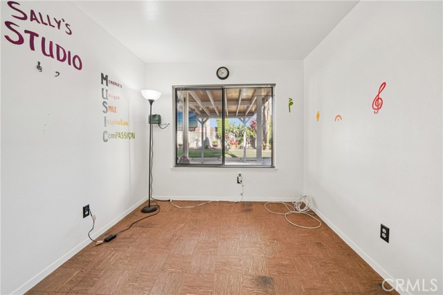 Detail Gallery Image 16 of 37 For 571 Oriole, Corona,  CA 92879 - 4 Beds | 2 Baths