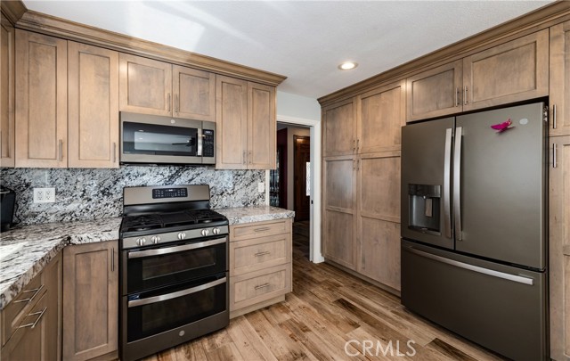 21992 Hoi Circle, Lake Forest CA: https://media.crmls.org/medias/cb1cefd5-4365-4cd8-b682-51981591ab08.jpg