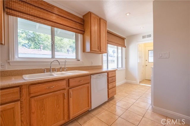 4424 11th Street, Riverside CA: https://media.crmls.org/medias/cb1d11a4-d883-42f8-8140-908037637c5c.jpg