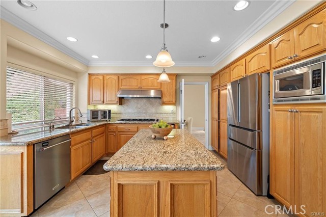 2811 N Roxbury, Orange CA: https://media.crmls.org/medias/cb1d3f77-31d9-4d9a-80d4-c00926943aac.jpg