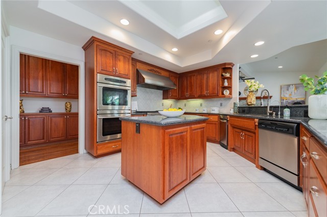 2479 Cliff Road, Upland CA: https://media.crmls.org/medias/cb1e6571-3dc3-423b-9343-0ad64e5c8268.jpg