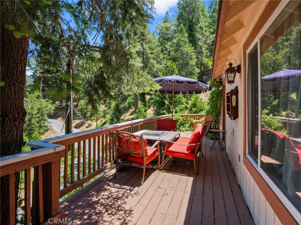 https://media.crmls.org/medias/cb1f35e6-abd3-43e0-909b-cb3e93bcb9b4.jpg?preset=X-Large