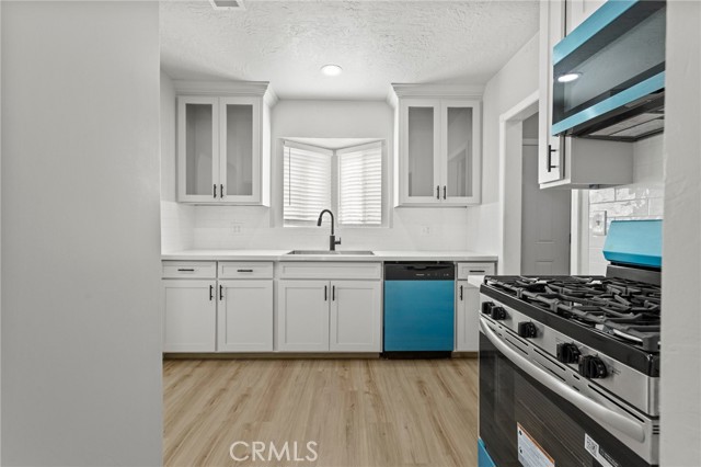 211 E Grangeville Boulevard, Hanford CA: https://media.crmls.org/medias/cb1f3ed7-2e83-495c-a99d-93a85b8bf929.jpg