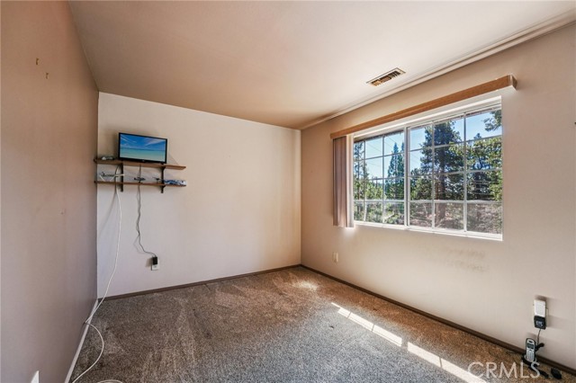 Detail Gallery Image 16 of 39 For 2692 Valhalla, Running Springs,  CA 92382 - 3 Beds | 2/1 Baths