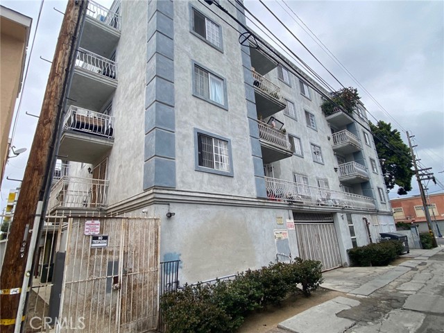 Detail Gallery Image 4 of 7 For 518 E 4th St, Long Beach,  CA 90802 - – Beds | – Baths