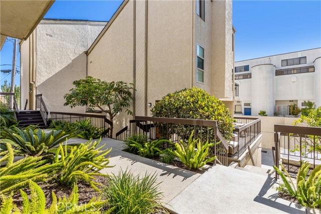 713 4th Street, Hermosa Beach, California 90254, 3 Bedrooms Bedrooms, ,3 BathroomsBathrooms,Residential,Sold,4th,SB23122818