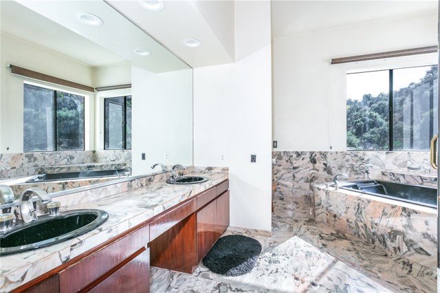Detail Gallery Image 11 of 13 For 3965 Alta Mesa, Studio City,  CA 91604 - 4 Beds | 4/1 Baths