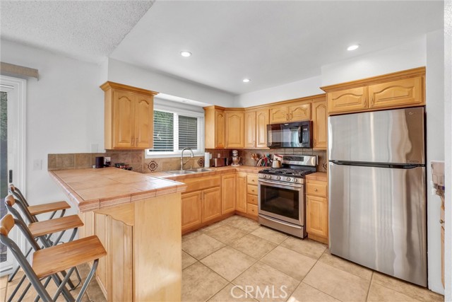 Detail Gallery Image 10 of 35 For 16572 Patricia Ln, Huntington Beach,  CA 92647 - 4 Beds | 2 Baths