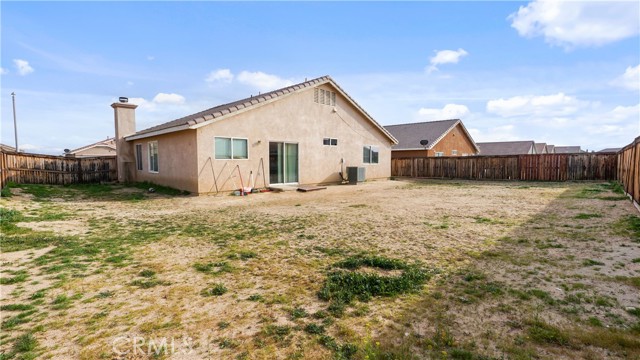 Detail Gallery Image 3 of 28 For 15460 Guava, Victorville,  CA 92394 - 4 Beds | 2 Baths