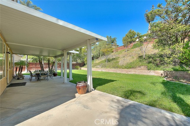 8758 Aspen Court, Riverside CA: https://media.crmls.org/medias/cb2209e1-1926-4452-9742-f3cab1d31388.jpg