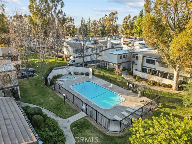 Detail Gallery Image 2 of 28 For 6490 Twin Circle, Simi Valley,  CA 93063 - 2 Beds | 2 Baths