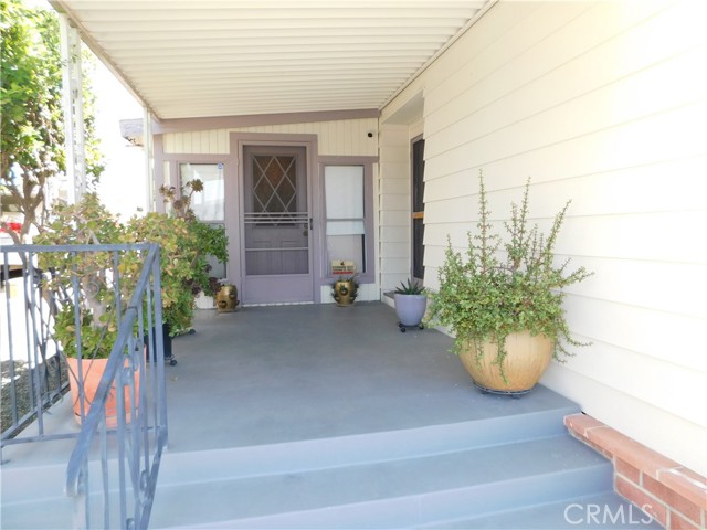 2200 W Wilson Street, Banning CA: https://media.crmls.org/medias/cb23bad9-ba41-456e-907a-45ffd9b683a9.jpg