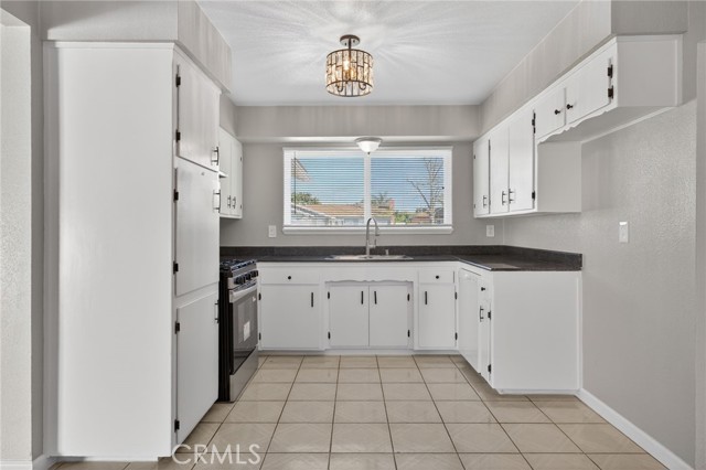 Detail Gallery Image 12 of 32 For 4731 Hamilton Avenue, Oxnard,  CA 93033 - 4 Beds | 2 Baths