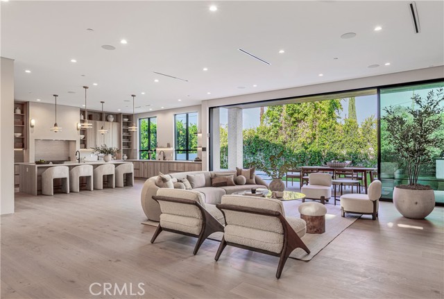 Detail Gallery Image 8 of 34 For 4830 Valjean Ave, Encino,  CA 91436 - 5 Beds | 5/1 Baths