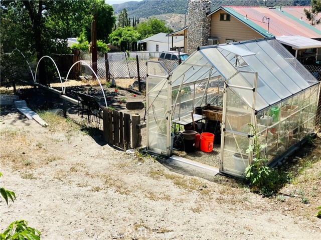 921 Piru Way, Frazier Park CA: https://media.crmls.org/medias/cb265bcd-9fe0-460e-8d41-a0eb97ed0a27.jpg