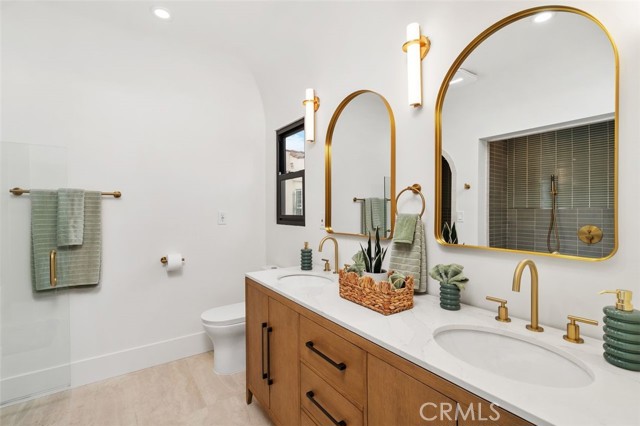 6373 W 6TH Street, Los Angeles CA: https://media.crmls.org/medias/cb28debe-62b2-488e-8e6d-85a175f52129.jpg
