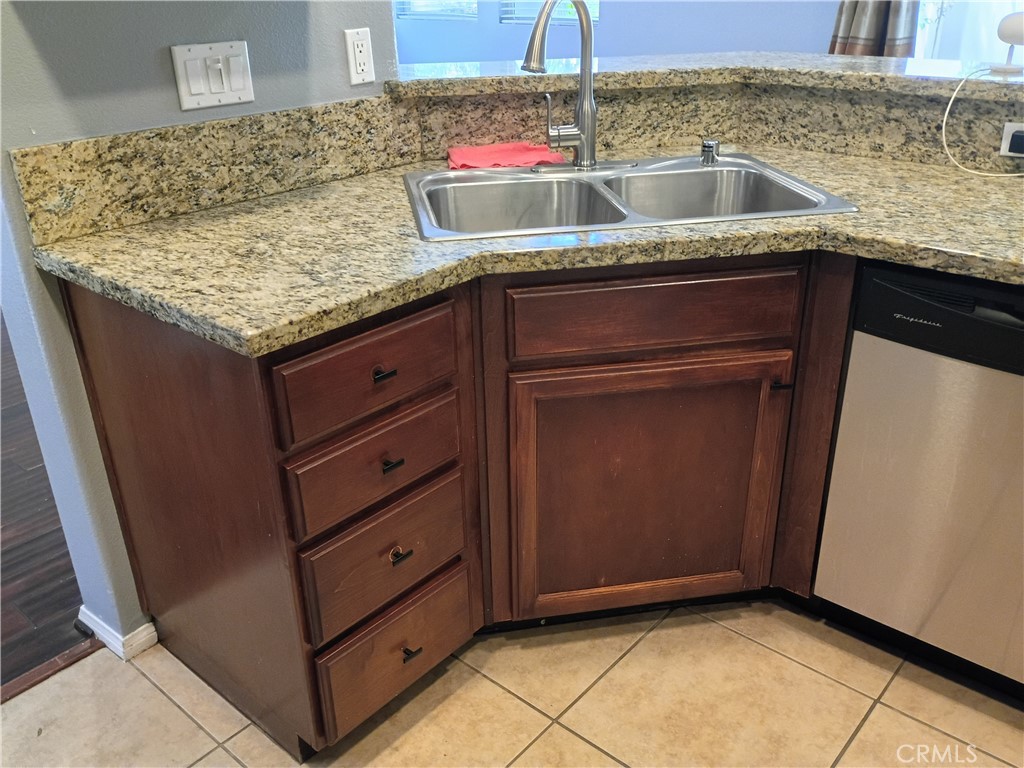 https://media.crmls.org/medias/cb298b12-8b29-4596-ae72-910da18aa6b3.jpg?preset=X-Large