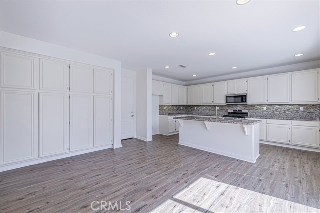 Detail Gallery Image 15 of 55 For 36425 Eveningside Dr, Palmdale,  CA 93552 - 5 Beds | 4 Baths