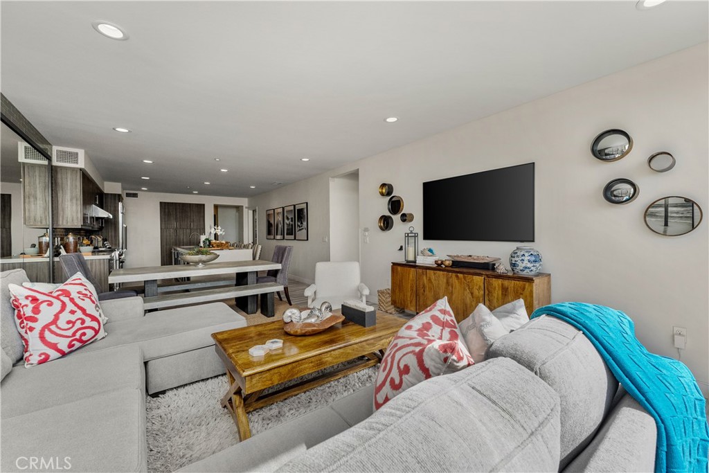 700 The Strand - photo 14