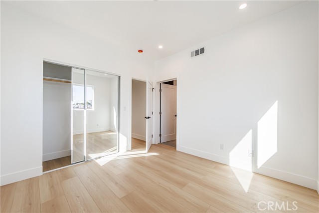 Detail Gallery Image 21 of 26 For 5209 W 20th St #2,  Los Angeles,  CA 90016 - 3 Beds | 3/1 Baths