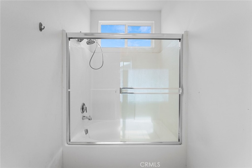 https://media.crmls.org/medias/cb2b6446-e3eb-462f-9659-8332a85ac487.jpg?preset=X-Large