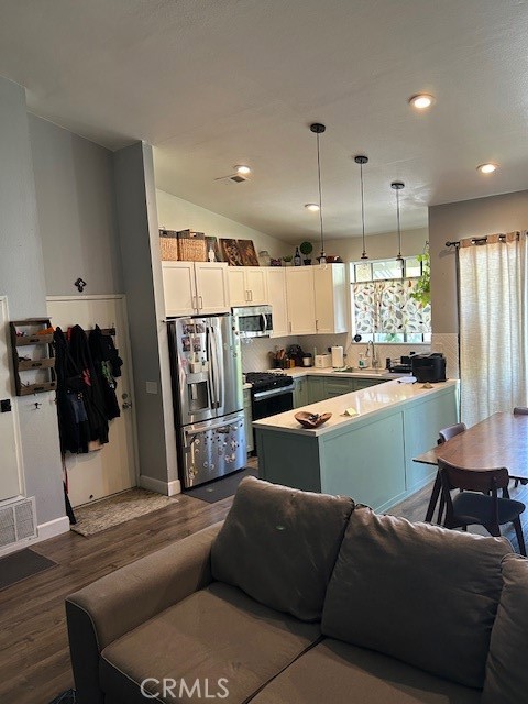 10591 Lakeside S Drive, Garden Grove CA: https://media.crmls.org/medias/cb2c4f28-5a33-4835-8bf1-3eb7829808eb.jpg