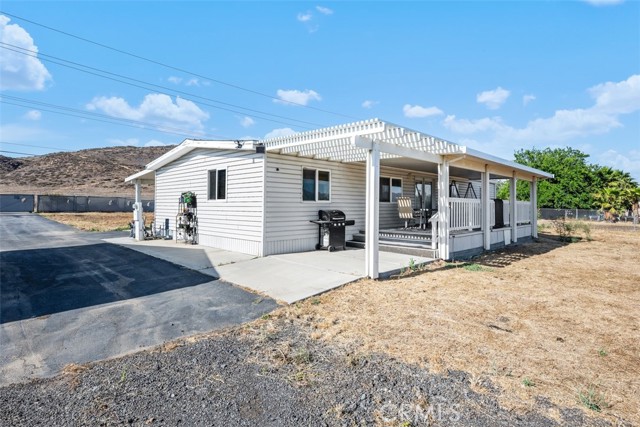 33075 Grand Avenue, Winchester CA: https://media.crmls.org/medias/cb2c5978-1b86-43c3-92ae-8ab2cf95d98c.jpg