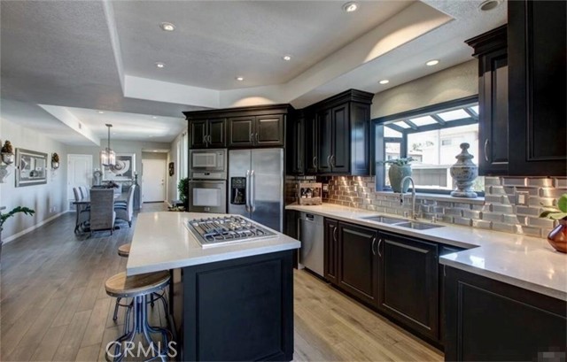 Detail Gallery Image 3 of 16 For 123 10th St, Huntington Beach,  CA 92648 - 3 Beds | 2/1 Baths